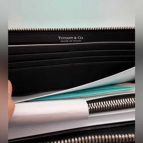 Tiffany & Co. New Black Padded Large zip Wallet - Picture 11 of 11